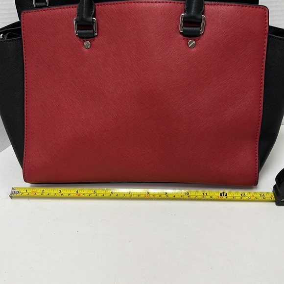 Like new Michael Kors handbag - Picture 3 of 8